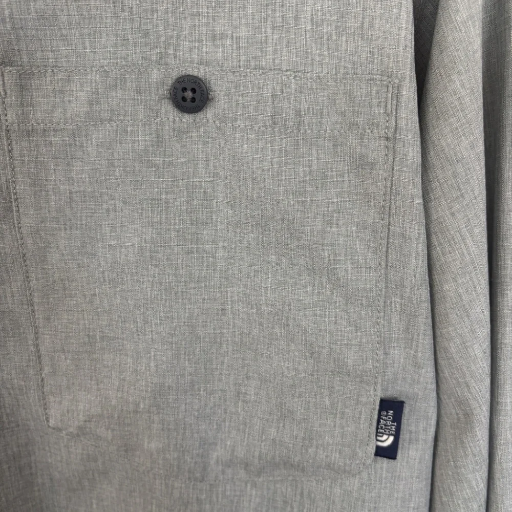 The North Face Grey Button-Down Shirt • Men’s XL • Excellent